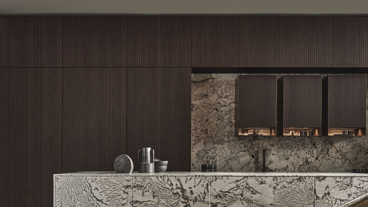 OSAKA Vertical Linear Wood Veneer - eggersmann